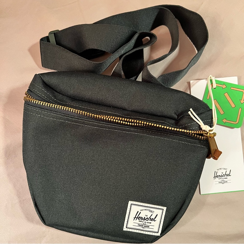 NWT Herschel Settlement Hip Pack 2L